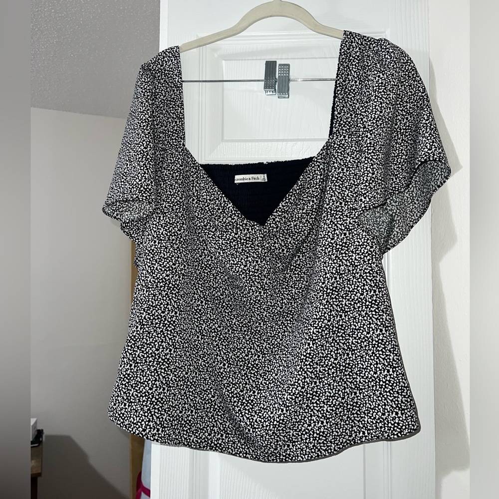 Abercrombie & Fitch Black and White Dotted Flutter Sleeve Blouse, NWOTS